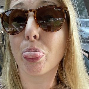 Meet your Posher, Caroline